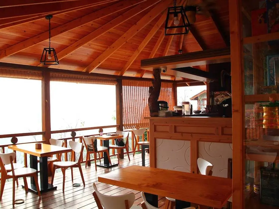 密式桌遊咖啡廳內部環境