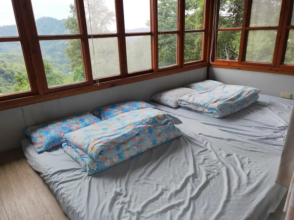 沉房放置兩組寢具示意圖